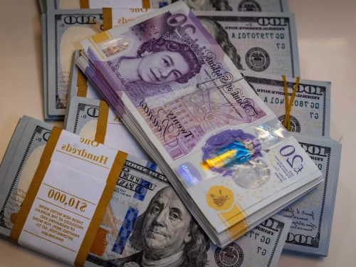 Illustration of American 100 dollar bills and 20 pounds bills in Jerusalem, May 19, 2025. Photo by Nati Shohat/Flash90.