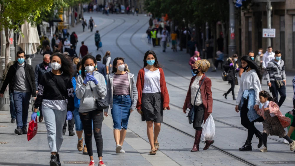 Israelis wear face masks to help protect against the coronavirus as they shop in Jerusalem after the Israeli government eased some lockdown measures it had imposed in order to stop the spread of COVID-19, May 6, 2020. Photo by Olivier Fitoussi/Flash90.