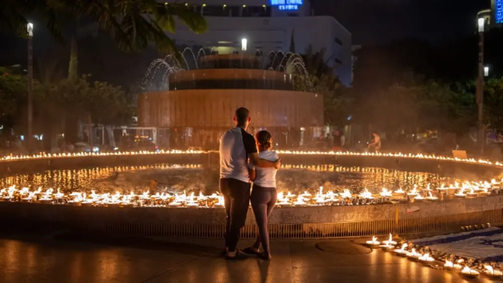 People gather and light candles to remember the Israeli victims of Hamas's Oct. 7 massacre, at Dizengoff Square in Tel Aviv, Oct. 12, 2023. Photo by Dor Pazuelo/Flash90.