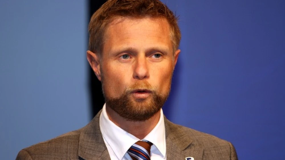 Norwegian Health Minister Bent Hoie, pictured here, last November announced that new legislation was in the pipeline to “regulate ritual circumcision.” Also in Scandinavia, last week the major medical associations in Sweden and Denmark recommended a ban on “non-medical”—i.e. religious—circumcision. Credit: Kjetil Ree via Wikimedia Commons.