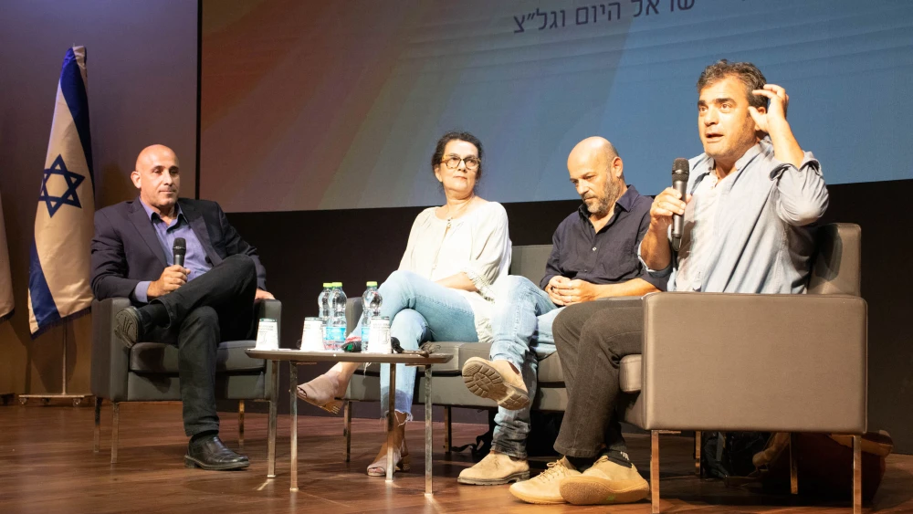 From left: Brig. Gen. (res.) Amir Avivi, director of Habithonistim; Irit Linur, Israel Hayom columnist; Shabtai Bandat, Peace Now activist; and Jackie Levi, moderator and Israel Hayom columnist. Photo by David Isaac.