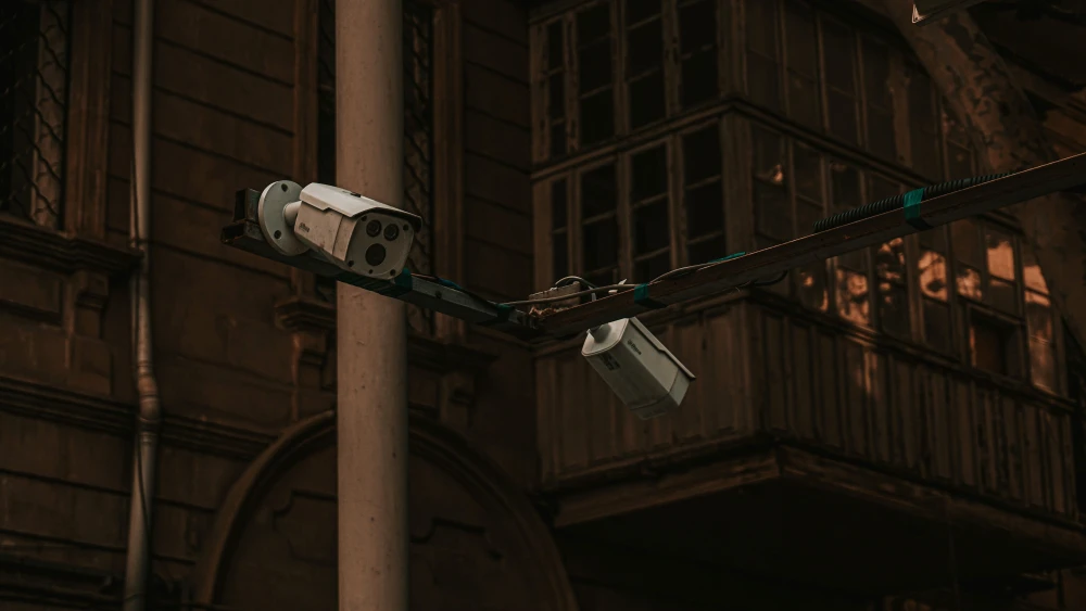 Security cameras on a city street. Credit: Elmir Jafarov/Pexels.