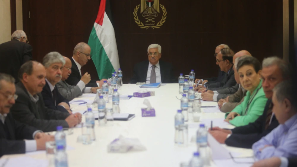 Palestinian Authority leader Mahmoud Abbas chairs a meeting of the executive committee of the Palestine Liberation Organization (PLO) in the West Bank city of Ramallah on April 4, 2016. Photo by Flash90.