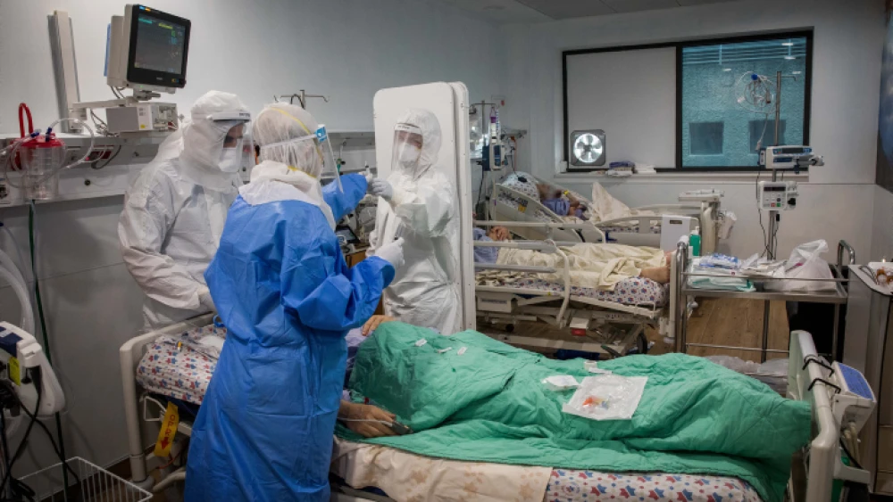 COVID-19 patients are treated in the coronavirus unit of Mayanei Hayeshua Medical Center in Bnei Brak, April 13, 2020. Photo by Nati Shohat/Flash90.