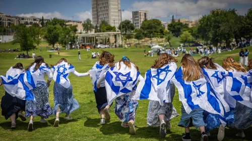 People celebrate Israel's 76th Independence Day at Saker Park in Jerusalem, May 14, 2024. Credit: Yonatan Sindel/Flash90