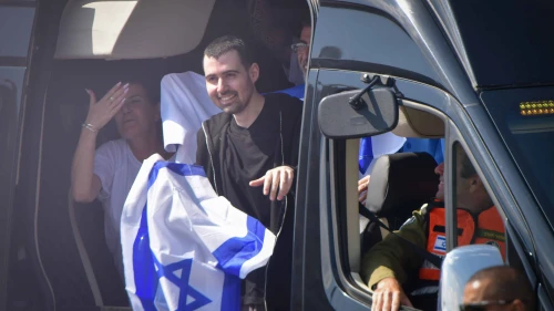 Released hostage Guy Gilboa-Dalal waves the Israeli flag as he arrives to Beilinson hospital, Oct. 13, 2025. Photo by Avshalom Sassoni/Flash90.