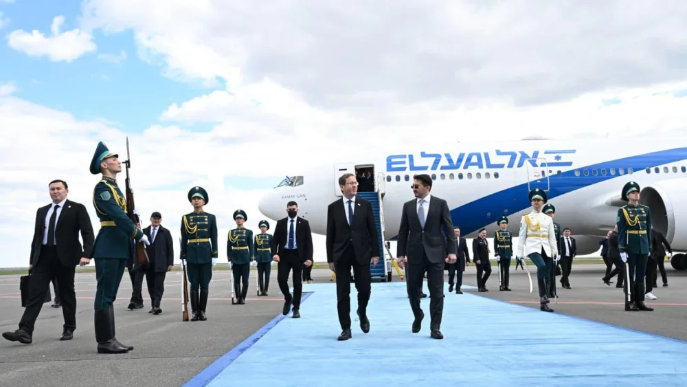 Israeli President Isaac Herzog touches down in Kazakhstan for an official visit, April 27, 2026. Photo by Haim Zach/GPO.