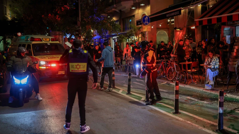 Israeli security forces at the scene of a stabbing attack in Tel Aviv, Jan. 21, 2025. Photo by Itai Ron/Flash90.