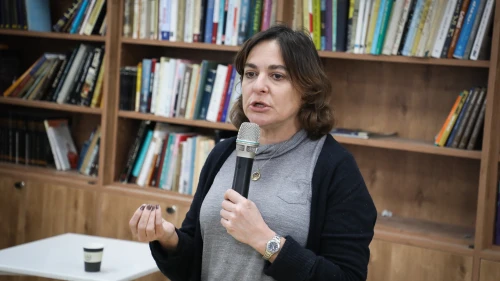 Israeli journalist and New Right Party candidate Caroline Glick speaks at the Oz VeGaon reserve in Gush Etzion on Feb. 8, 2019. Credit: Gershon Elinson/Flash90.