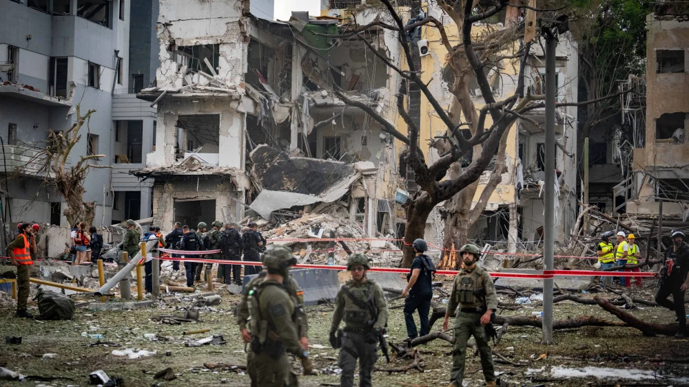 An Iranian ballistic missile impact site in Tel Aviv, June 16, 2025. Photo by Erik Marmor/Flash90.