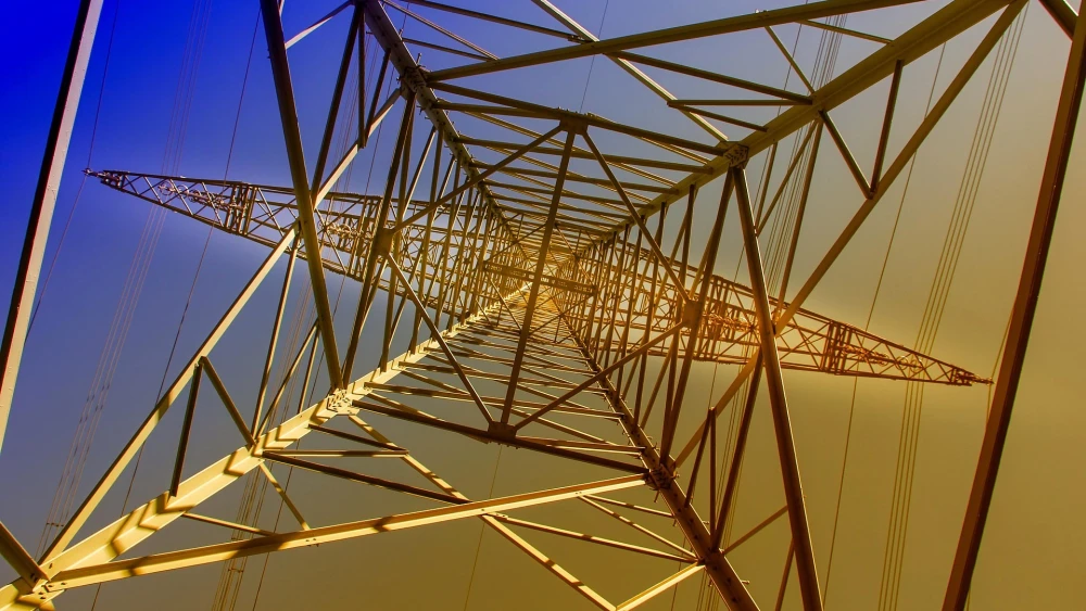 High-voltage tower from below. Credit: analogicus/Pixabay.