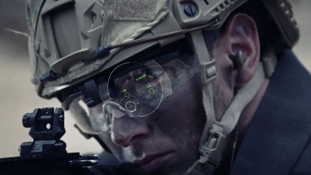The Elbit Systems SmartEye, ballistic eyewear providing commanders with a geo-oriented head-mounted C2 display. Projecting a see-through Augmented Reality (AR) symbology on the visor and enabling real-time image detection, SmartEye provides users with instant situational awareness. Credit: Elbit Systems.
