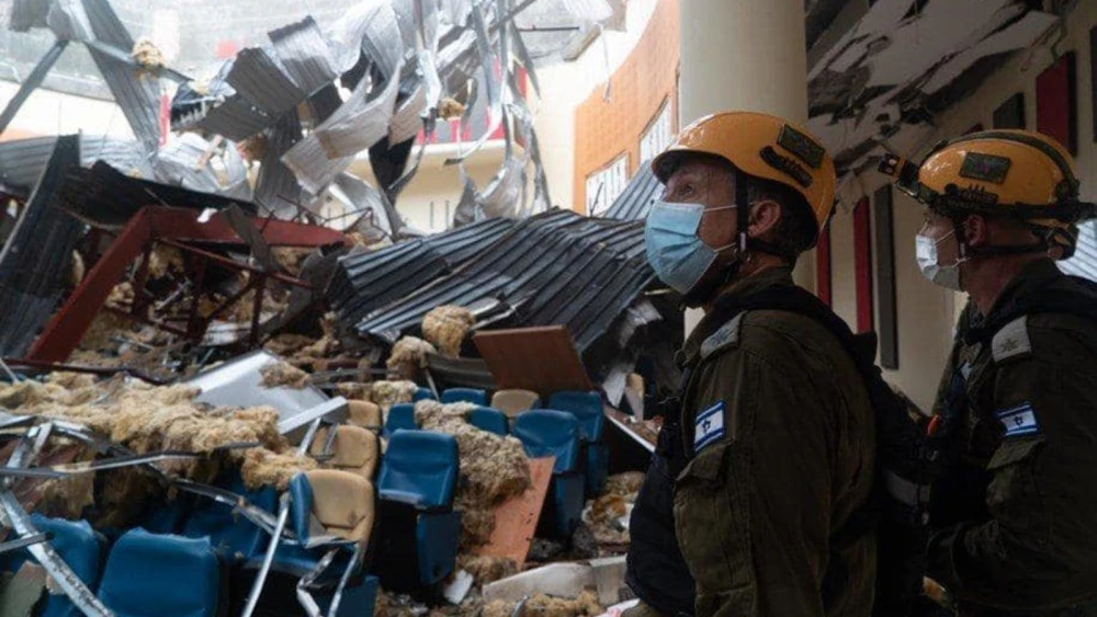 Israel Defense Forces emergency-mission members assess damage in a collapsed building in Equatorial Guinea, March 2021. Credit: IDF Spokesperson’s Unit.
