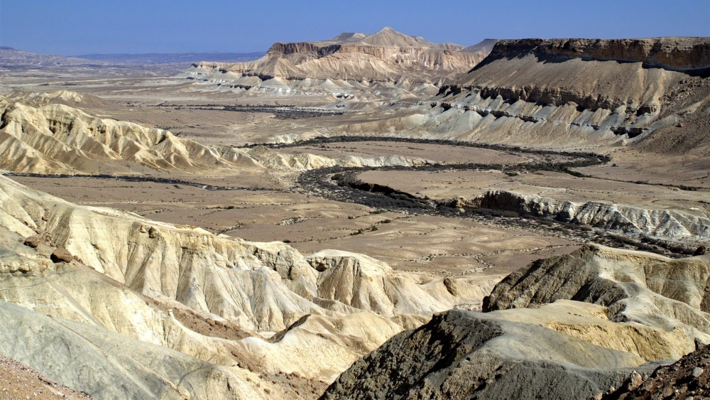 The Zin Valley in the Negev Desert of Israel, as seen from the grave of David Ben-Gurion at Midreshet Ben-Gurion. Credit: David Shankbone via Wikimedia Commons.