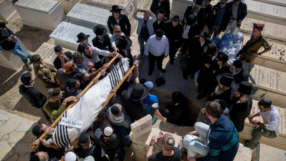 Friends and family members mourn during the funeral of Israeli soldier Yosef Cohen at the Mount of Olives cemetery in Jerusalem, on Dec. 14, 2018. Sgt. Yosef Cohen and Sgt. Yuval Mor Yosef were killed in a shooting terror attack at the entrance to the Israeli town of Givat Asaf in southern Samaria the day beforehand. Photo by Yonatan Sindel/Flash90.