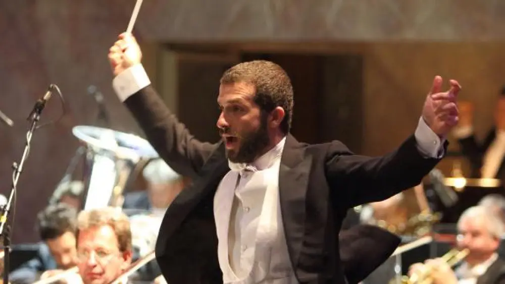 Omer Meir Wellber. Credit: Wilfried Hösl/Bavarian State Opera.