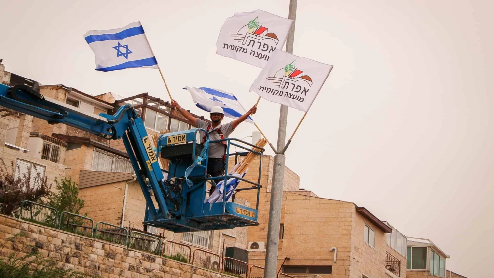 Israeli flags in honor of Independence Day in the Judea city of Efrat, April 5, 2020. Photo by Gershon Elinson/Flash90.