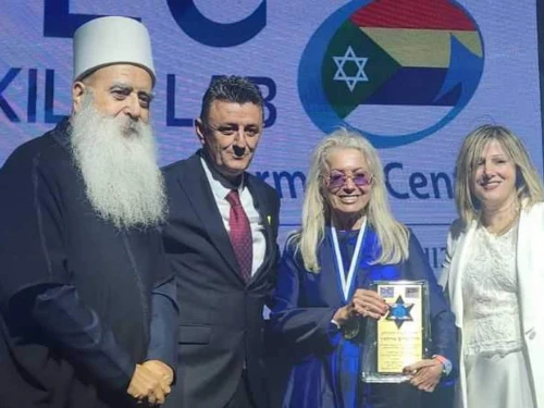 Dr. Miriam Adelson, standing between Koftan and Salha Halabi, receives the Druze Community Honorary Award from spiritual leader Sheikh Mowafaq Tarif at the launch of the Druze Hi-Tech Empowerment Center in Usfiya, near Haifa, on May 5, 2025. Credit: Druze Veterans Association for the Advancement of the Israeli-Druze Soldier.