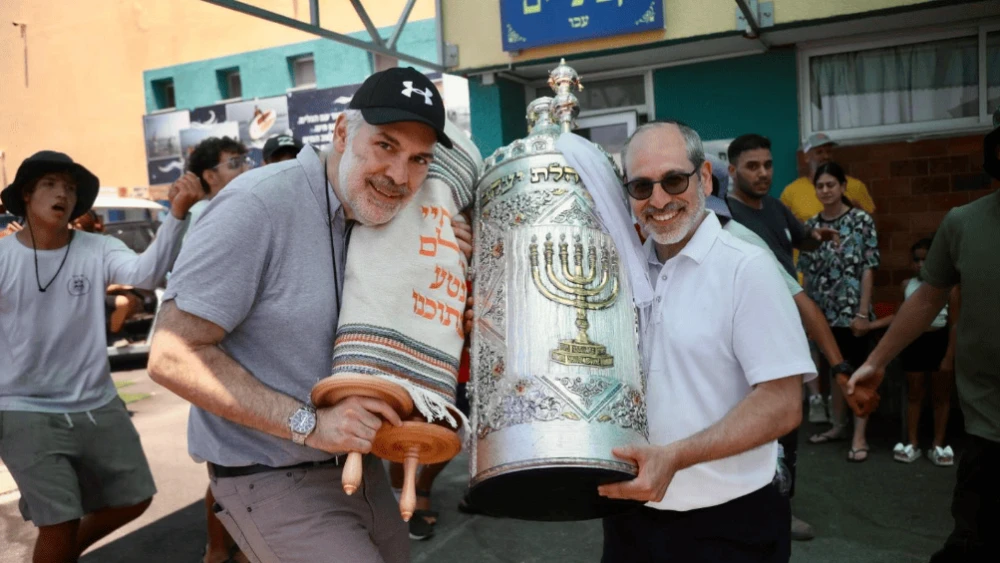 Sefer Torah donor family member Howard Glowinsky and NCSY Canada CEO Rabbi Glenn Black at the Sefer Torah dedication at the Israel Defense Forces’ Naval Academy for Command and Leadership in Akko.