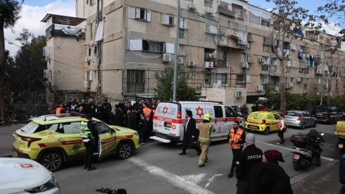 Emergency services arrive at the unlicensed daycare center where two babies died, Jerusalem, Jan. 19, 2026. Photo by Chaim Goldberg/Flash90.