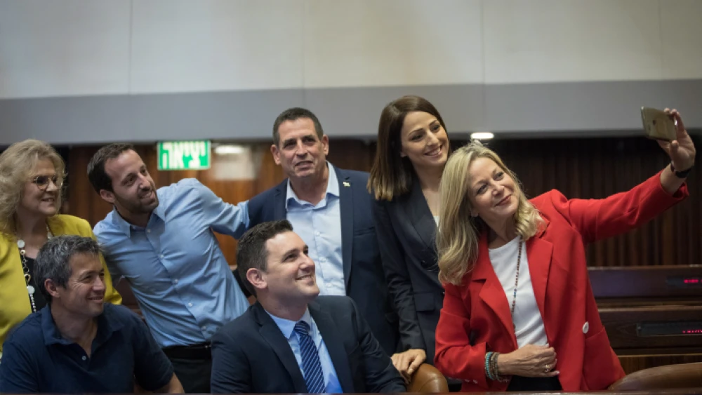 New Knesset members Yoaz Hendel (bottom left), Yorai Lahav-Hertzano, Miki Haimovich (bottom right), Yehiel Tropper and Zvi Hauser are part of a selfie taken at the Knesset Plenary Hall ahead of the opening session of the new government, on April 29, 2019. Photo: Noam Revkin Fenton/Flash90.