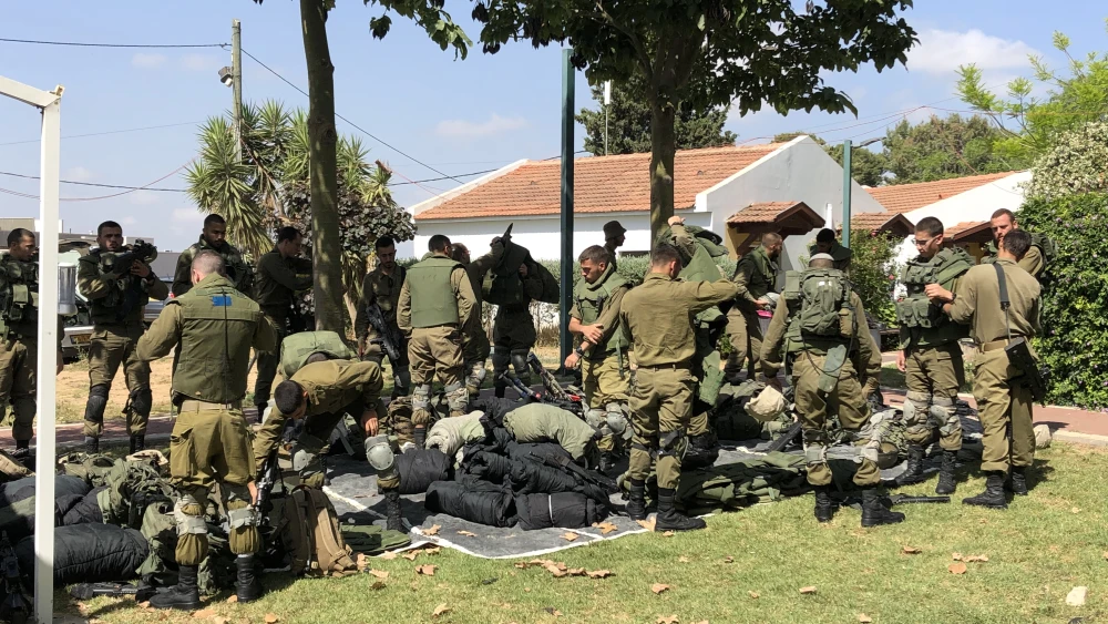 Givati Brigade soldiers preparing to scan the border for intelligence warnings of possible terror infiltrations. Photo by Josh Hasten.