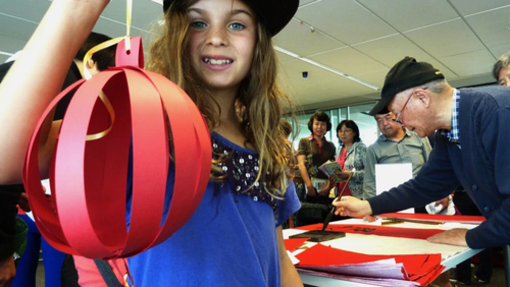 A DIY lantern. Credit: Danny McNeil via Flickr.