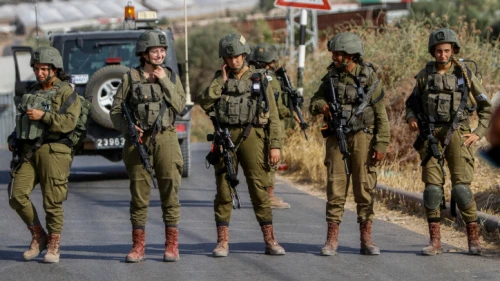 IDF soldiers secure the scene of a shooting attack on a bus on Route 90 in the Jordan Valley, Sept. 4, 2022. Photo by Nasser Ishtayeh/Flash90.