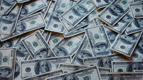 U.S. $100 bills. Credit: Wikimedia Commons.