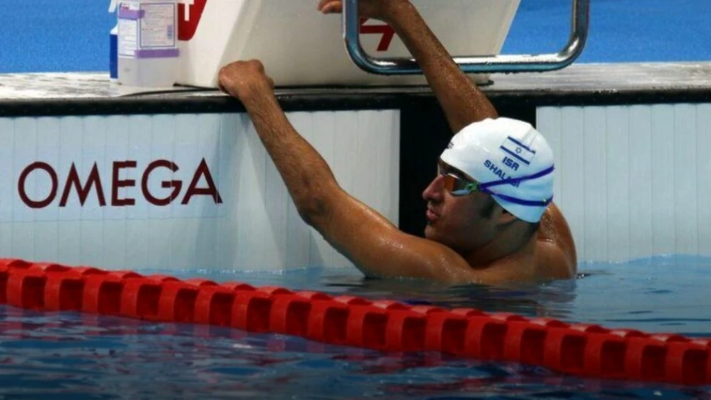 Iyad Shalabi in the pool, shortly after winning the gold medal in the 100-meter backstroke final. Credit: Isaacson Foundation.