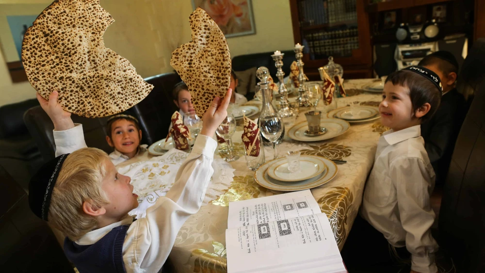 Pesach Passover children's seder matzah