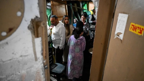 Israelis seek shelter in Jerusalem as air-raid sirens warn of drones and missiles fired by Iran, April 14, 2024. Photo by Arie Leib Abrams/Flash90.