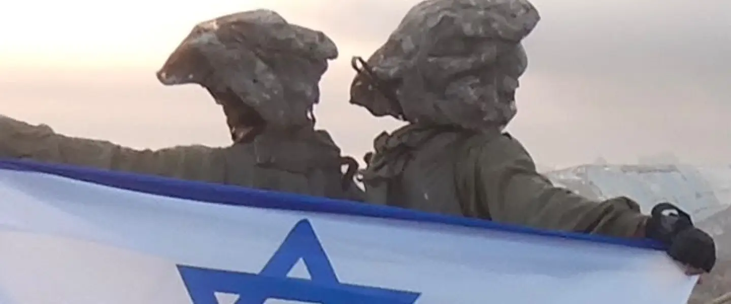 Israeli lone reservists display the Israeli flag during reserve duty amid the ongoing war. Growing Wings says many reservists without family support continue to face significant challenges after returning to civilian life. Credit: Max Long/Growing Wings.