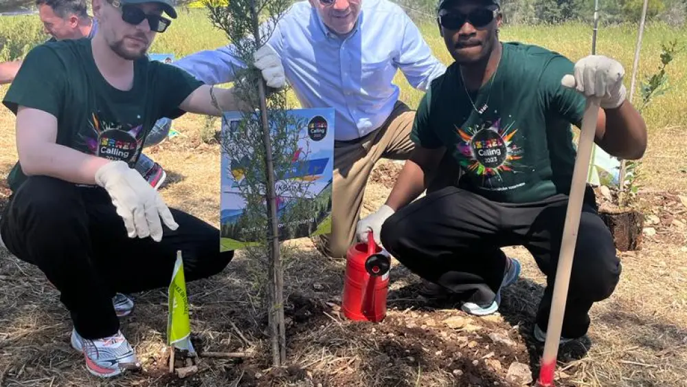 Ukraine contestants Tvorchi's Andrew and Jeffrey with Ronnie Vinnikov, KKL-JNF. Photo by Shachar Cohen.