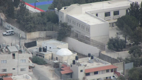 The Joseph’s Tomb compound in Shechem (Nablus). as seen from Mitzpe Yosef, Oct.10, 2014. Credit: עדירל via Wikimedia Commons.