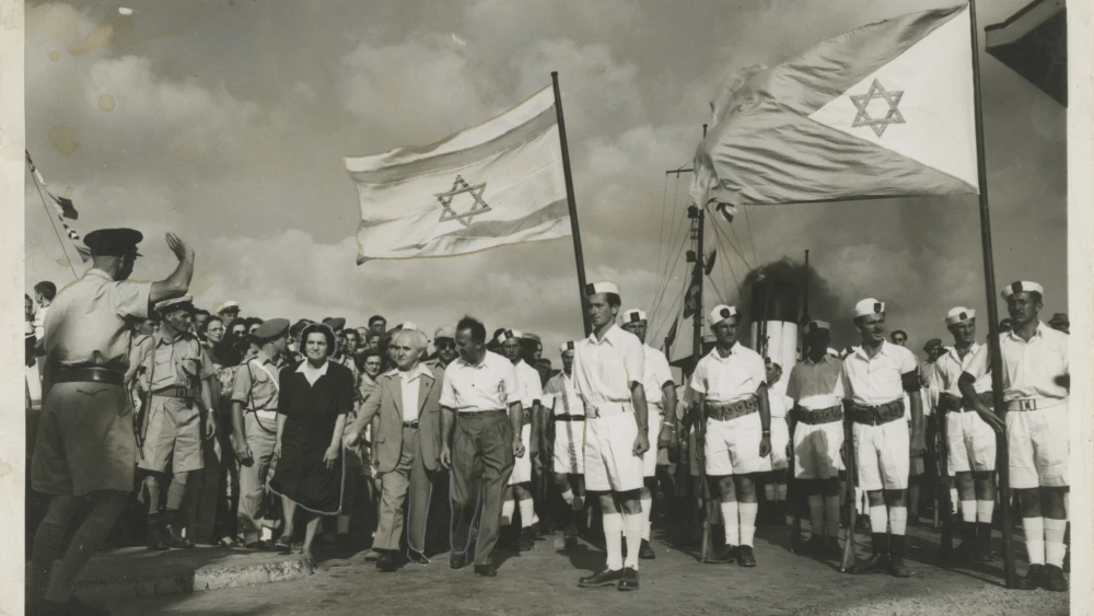 Arab troops at the port in Haifa surrendering to the Israel Defense Forces and Palyam (naval corps) soldiers, who were waving the Israeli and Navy flags at the port for the very first time. Credit: Kedem Auction House.