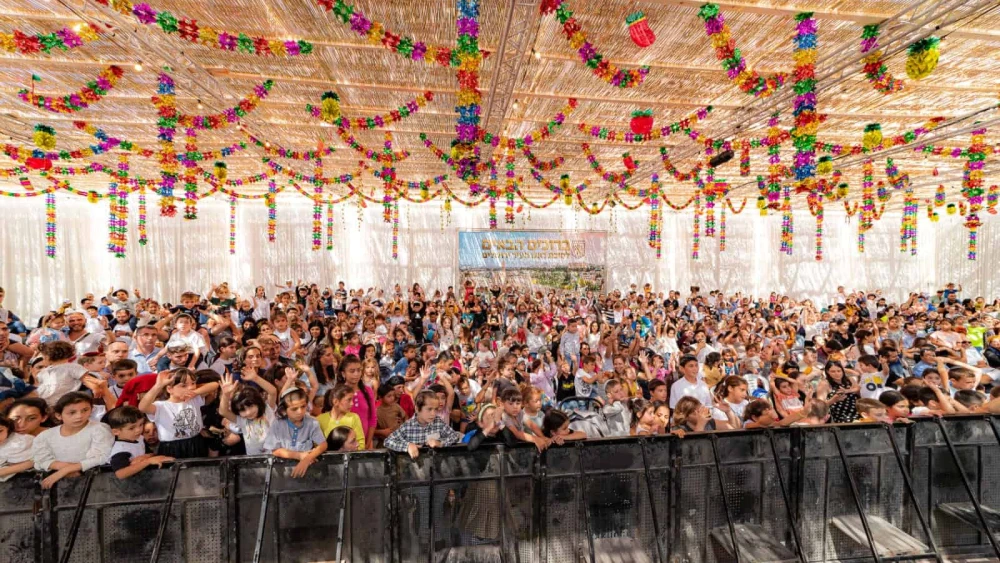 The world's largest sukkah, covering an area of 800 square meters and holding up to 650 people, is set to open to the public in the holy city of Jerusalem. Photo by Arnon Bossani.