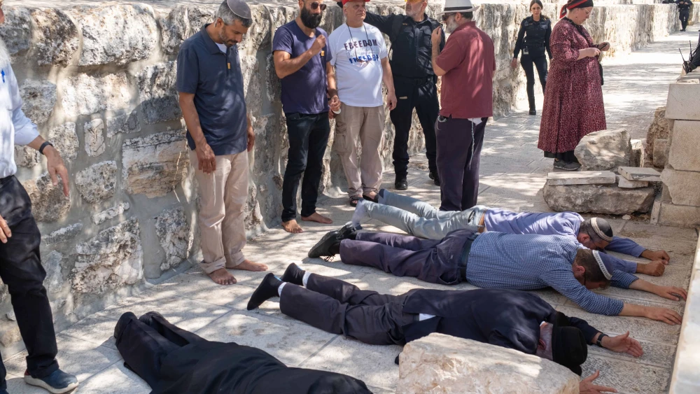 Orthodox Jews pray at the Temple Mount in Jerusalem's Old City, Sept. 17, 2025. Photo by Dor Pazuelo/Flash90.