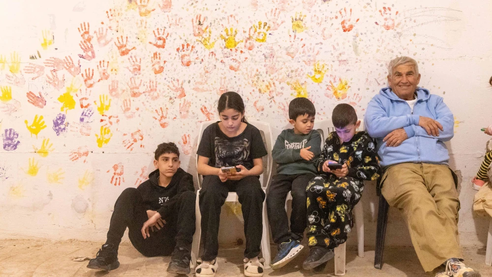 Israelis take cover at a public bomb shelter as siren warns of incoming missiles fired from Iran, at Moshav Pedaya, southeast of Rehovot, Feb. 28. 2026. Photo by Yossi Aloni/Flash90.