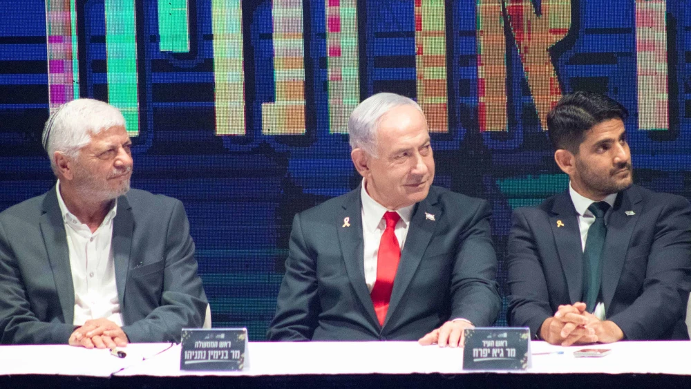 From left, former Ma'ale Adumim Mayor Benny Kashriel, Prime Minister Benjamin Netanyahu and current Ma'ale Adumim Mayor Guy Yifrach at the Ma'ale Adumim Cultural Center, Sept. 11, 2025, Photo by David Isaac.