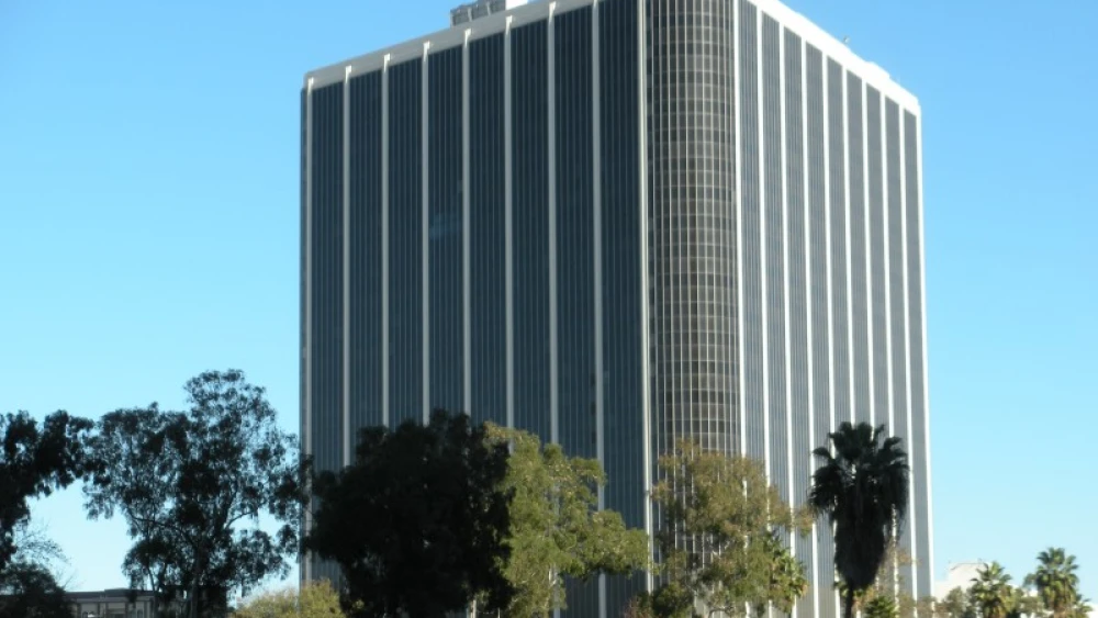 The headquarters of the Los Angeles Unified School District, Downtown Los Angeles, California, January 2009. Credit: Ucla90024 via Wikimedia Commons.
