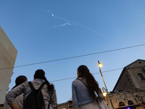 The interception of a Houthi terrorist missile from Yemen, as seen in Jerusalem, June 10, 2025. Photo by Chaim Goldberg/Flash90.