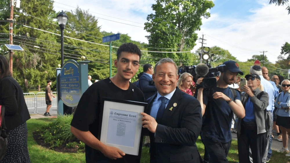 Josh Gottheimer, Edan Alexander