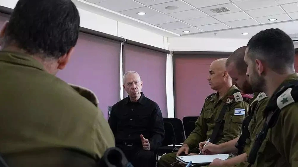 Defense Minister Yoav Gallant meeting with IDF officials during a tour of the northern border, Nov. 15, 2023. Photo by Ariel Hermoni/Defense Ministry.