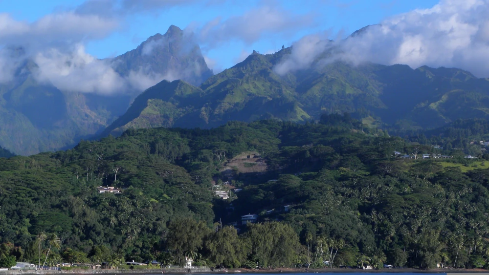 A view of mountains on the island of Tahiti. Credit: Michael Swanson/Pixabay.