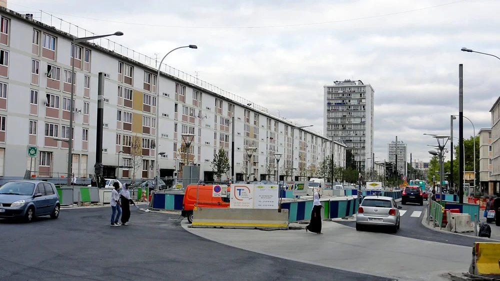 Nicknamed “Little Jerusalem,” the Sarcelles district is known for its large population of Jewish residents, with public housing expanding there in the 1950s and 1960s due to French and Jewish Algerians who fled there as a result of the Algerian War of Independence. Credit: Wikimedia Commons.