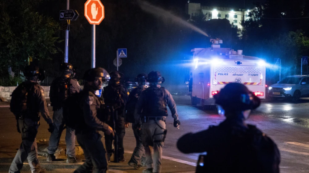 Israeli security forces clash with protesters outside a home of a Jewish family during a protest against the pending eviction of Arab residents from homes in Jerusalem's Sheikh Jarrah neighborhood, May 8, 2021. Photo by Olivier Fitoussi/Flash90.