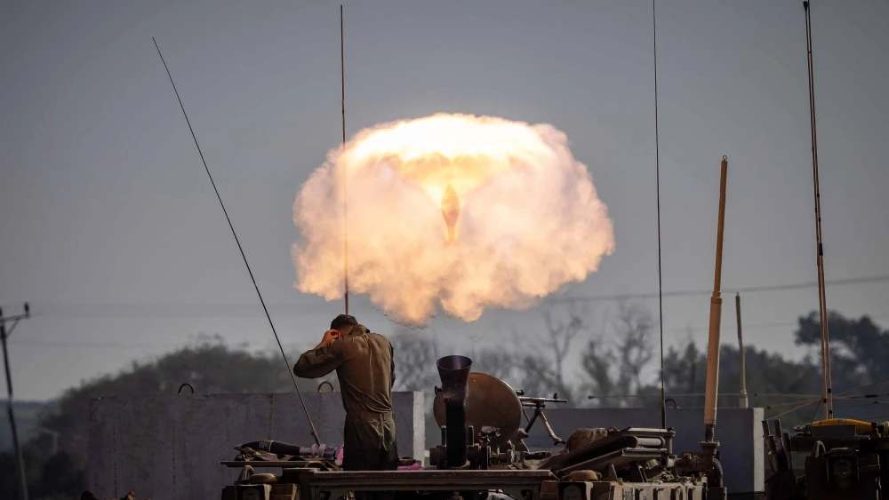 IDF Fire Mortar Shells Towards Gaza