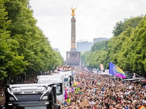 Hundreds of thousands of revelers attend the Gay Pride Parade in Berlin on July 26, 2025. Credit: Courtesy of the Municipality of Berlin.