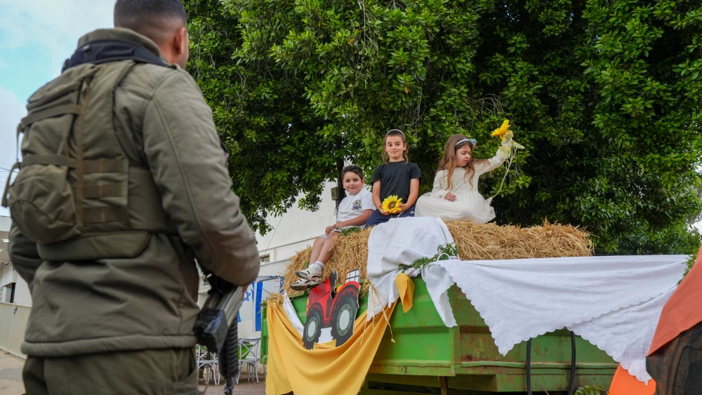 Celebrating the Jewish holiday of Shavuot at moshav Shtula, on the Northern Israeli border with Lebanon. May 20, 2026. Photo by Ayal Margolin/FLASH90.